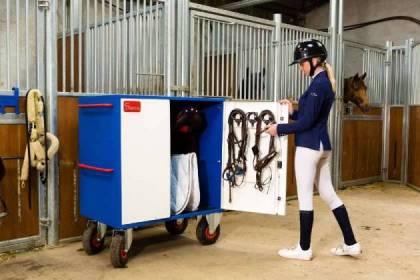 Malle de concours chevaux : équipement équitation pour écurie