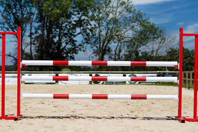 barres d’obstacles d’équitation
